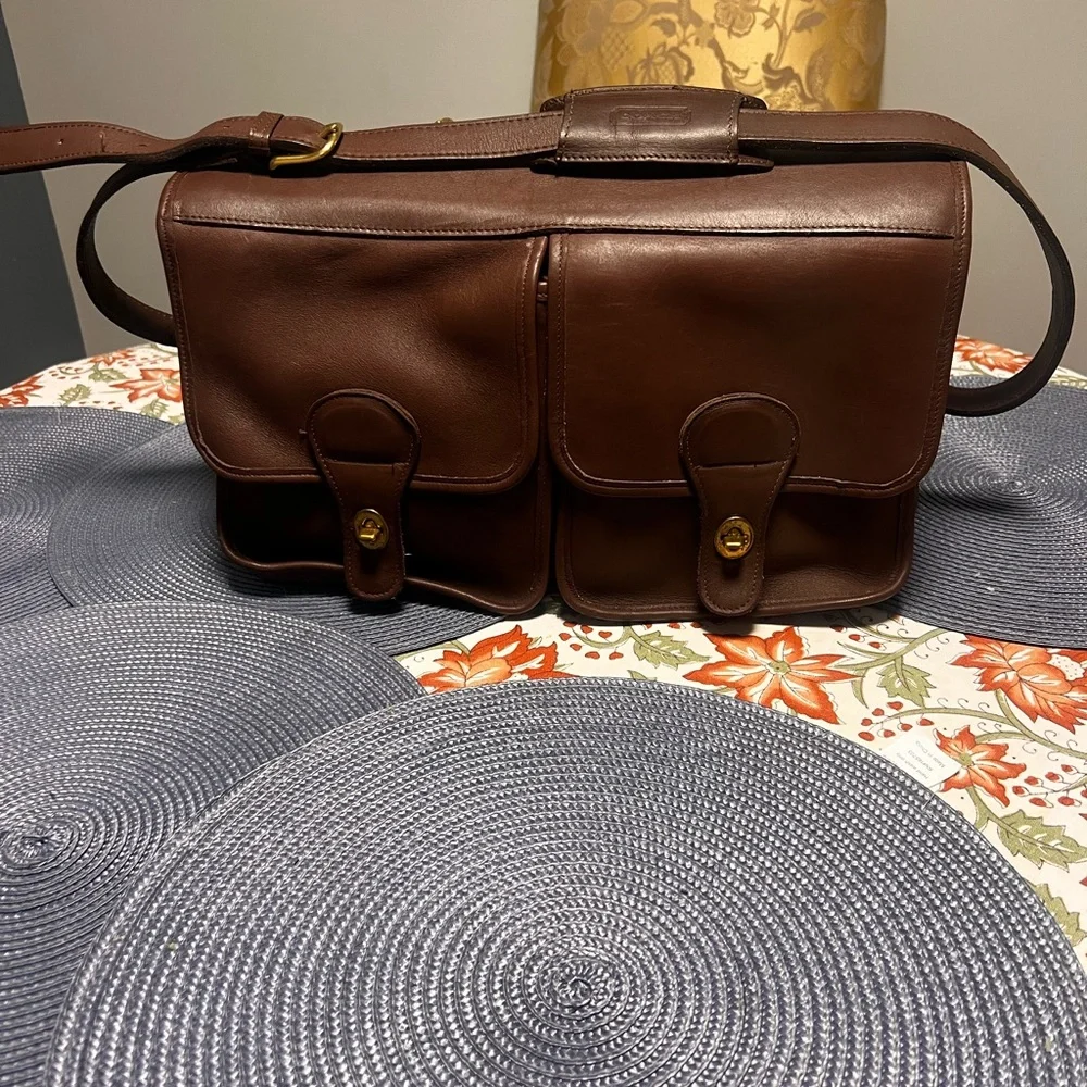 Vintage Coach Elegant Brown Leather Men's Bag